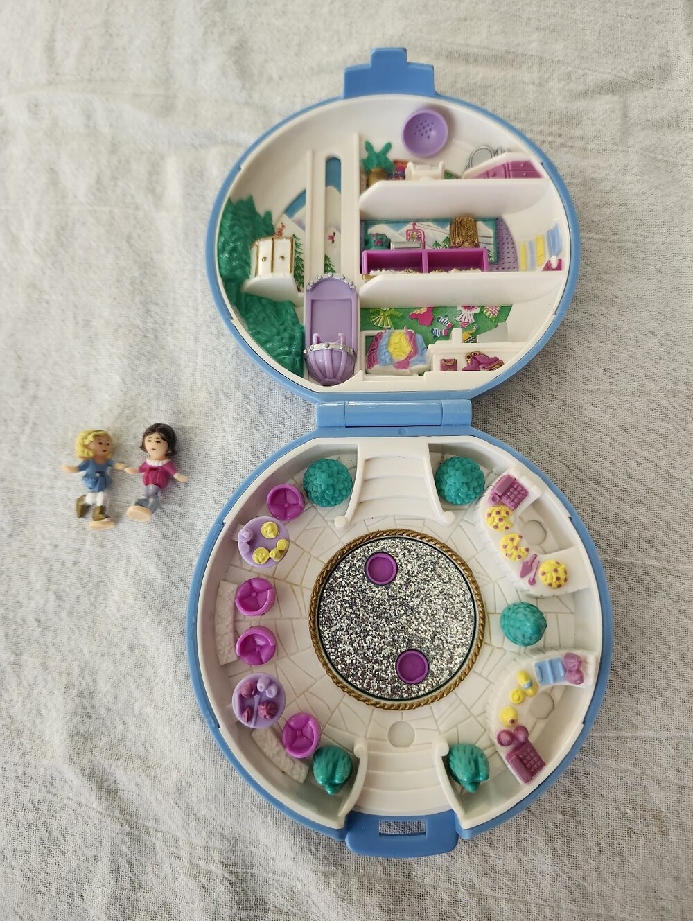 Selling Vintage Polly Pocket Skating Party Set With 2 Ice Skaters, 1989